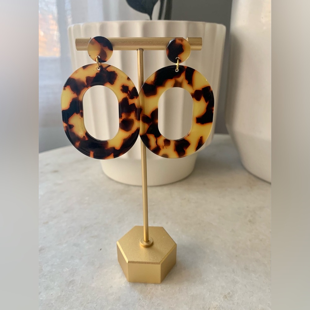 Brown tortoise acrylic earrings